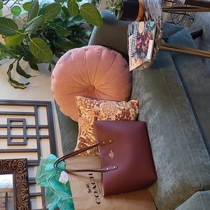 NWOT Authentic COACH Wine Leather Town Tote Handbag 👜